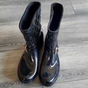 Women's  short rain boot  US size 9.5